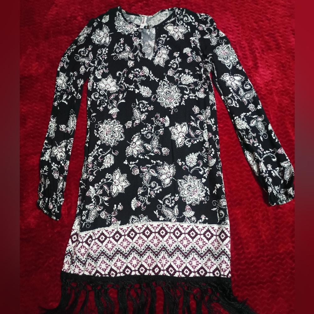 Xhilaration Black and White V-Neck Mini Dress(Excellent Condition)
